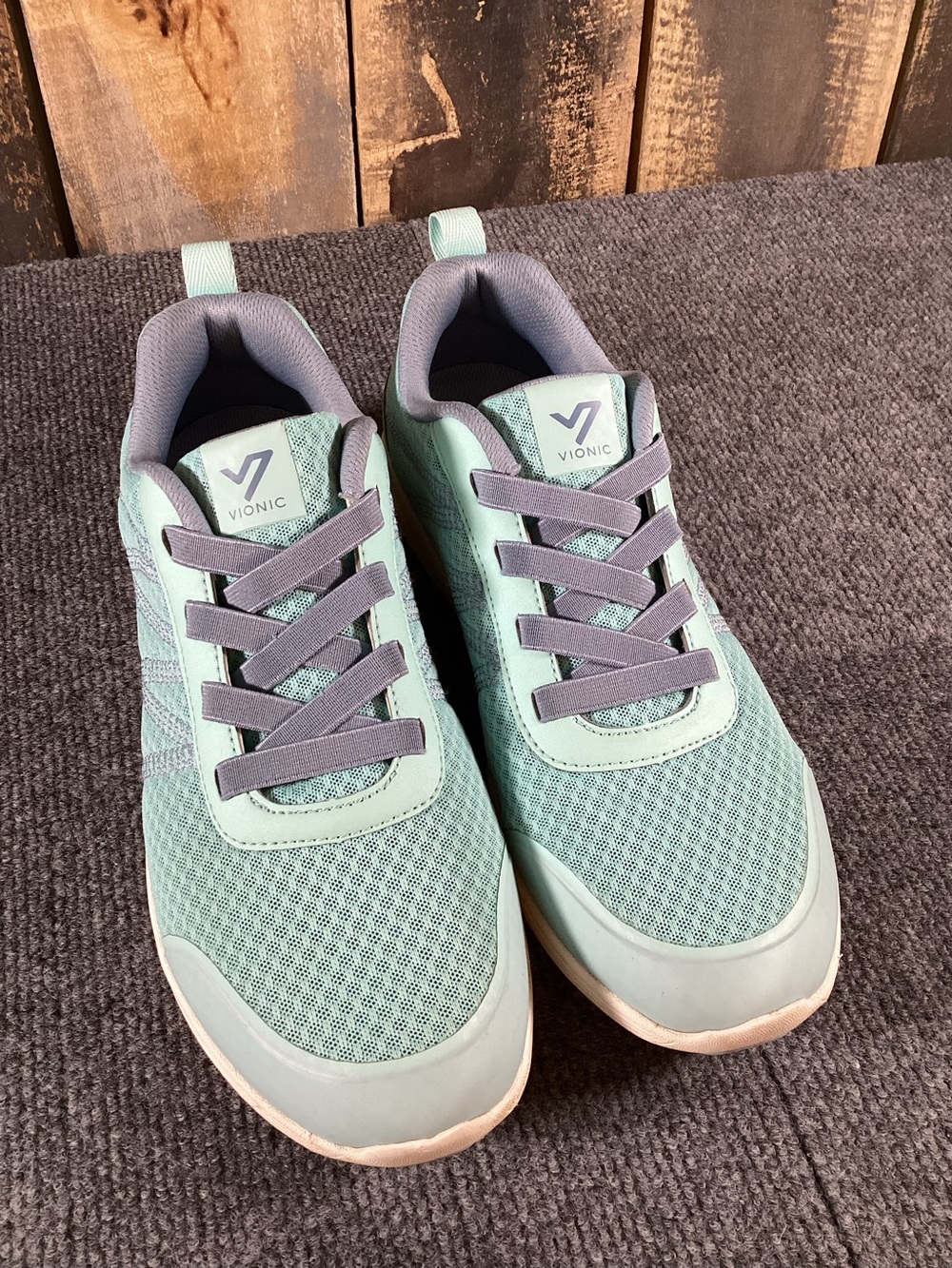 Vionic Shay no tie slip in sneakers women’s size 8.5